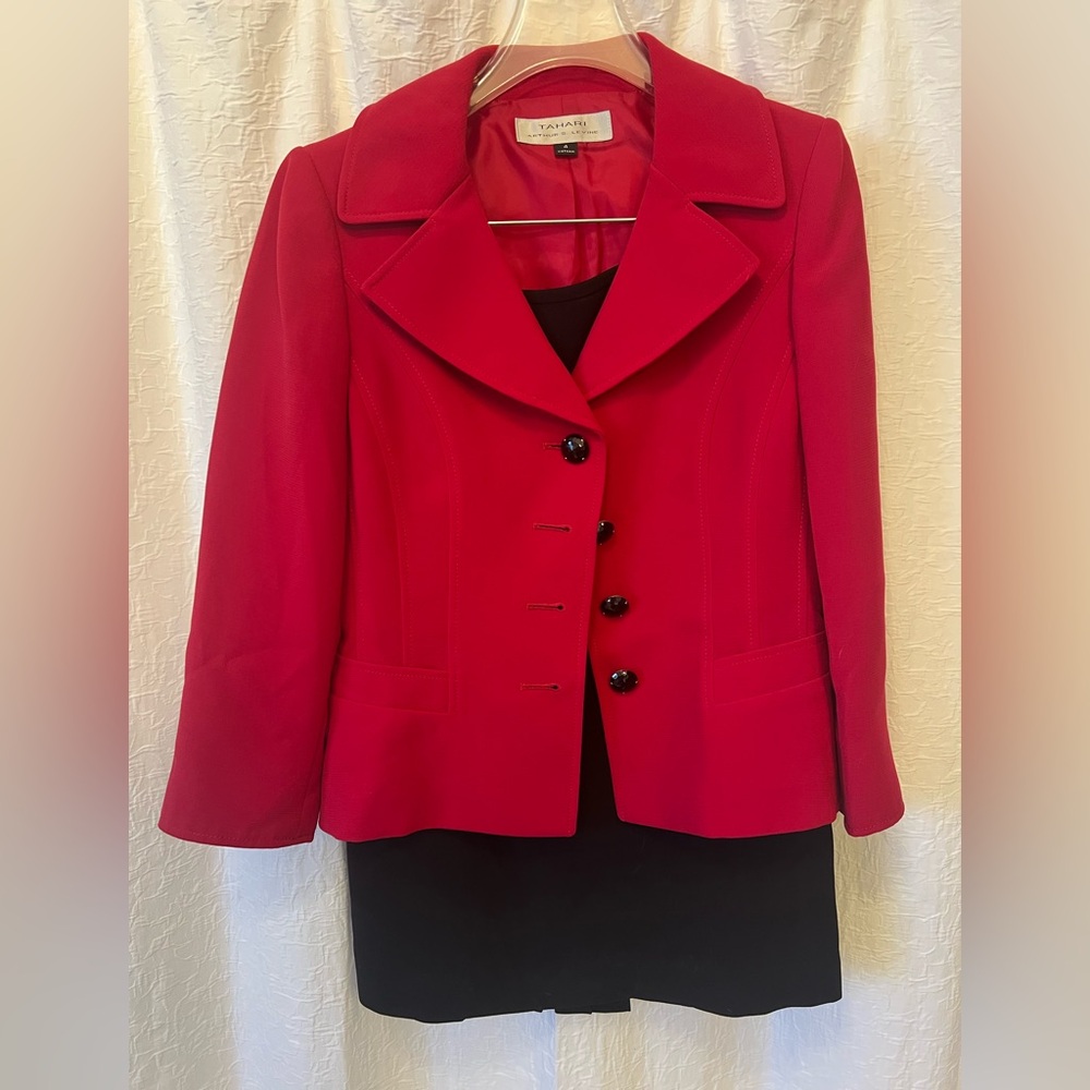 Tahari skirt suit